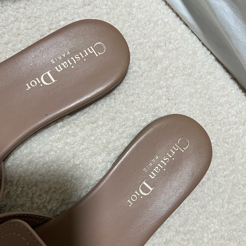 Christian Dior Montaigne Sandals - Picture 3 of 8